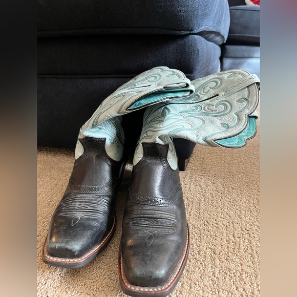 ARIAT COWBOY BOOTS - Picture 2 of 5